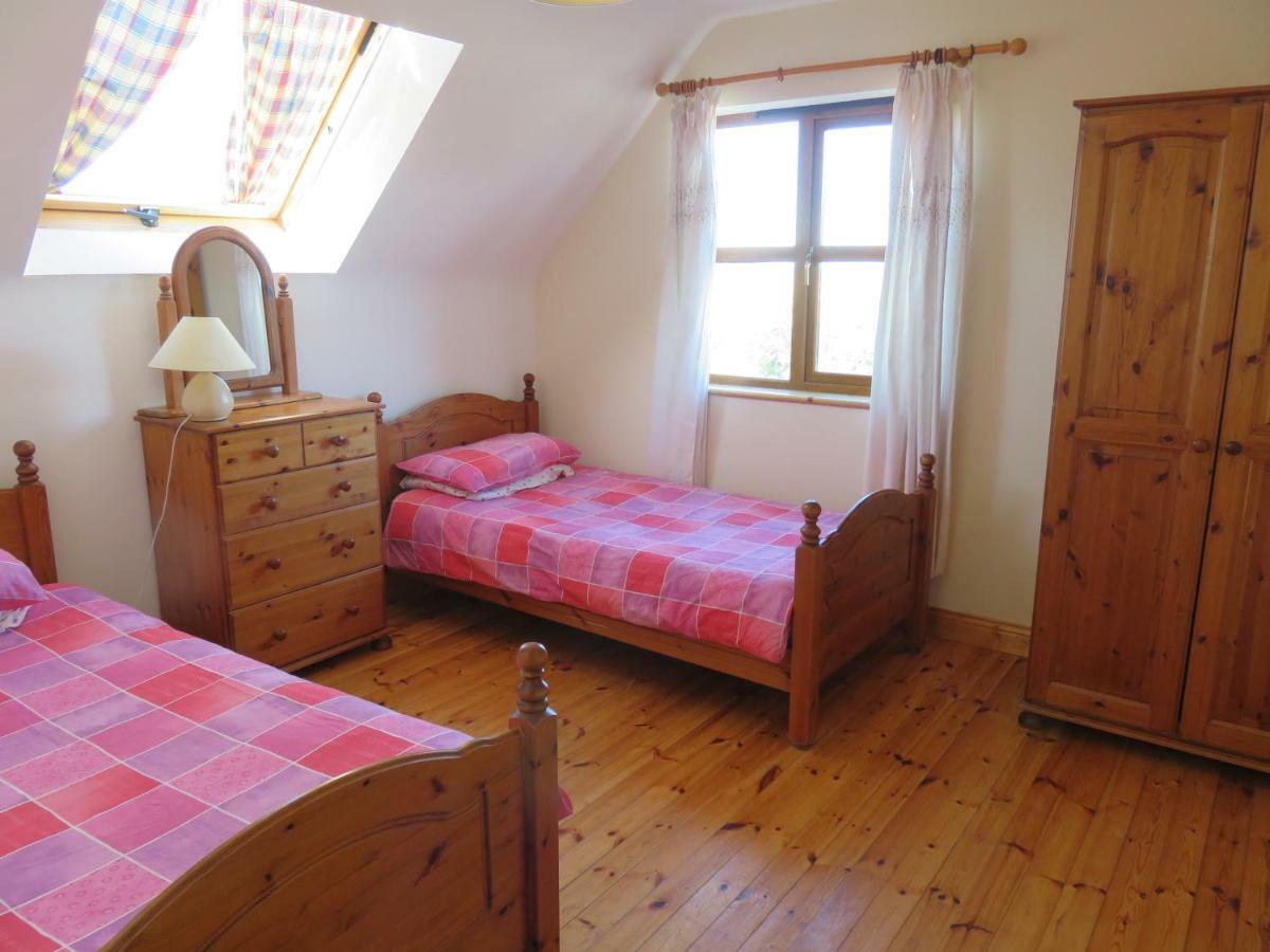 Letterfrack Farm Cottage In Village On A Farm Beside Connemara National Park Εξωτερικό φωτογραφία